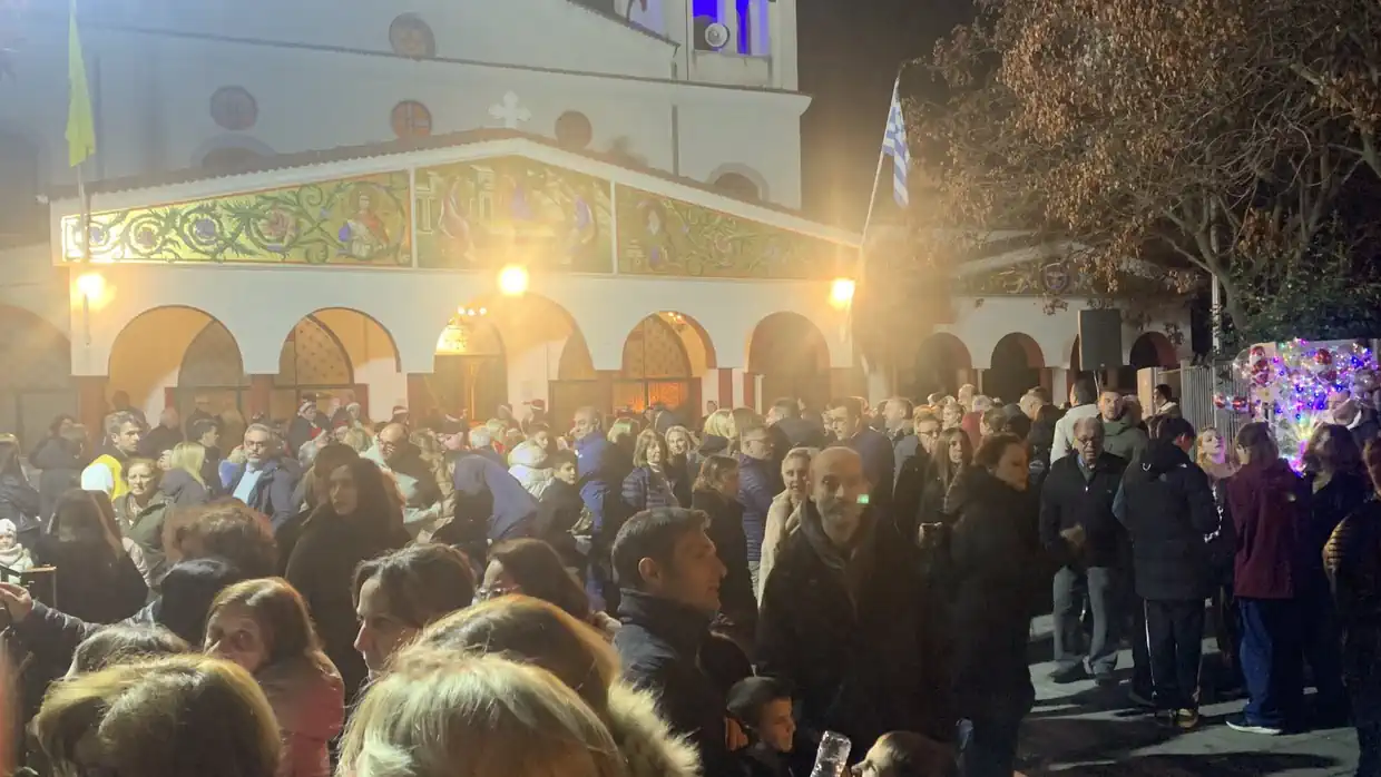 Κατερίνη: Λαμπερό άναμμα του Χριστουγεννιάτικου Δέντρου στη Μητρόπολη Κατερίνη: Λαμπερό άναμμα του Χριστουγεννιάτικου Δέντρου στη Μητρόπολη