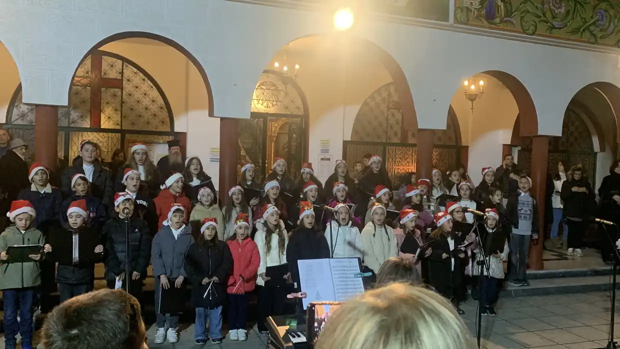 Κατερίνη: Λαμπερό άναμμα του Χριστουγεννιάτικου Δέντρου στη Μητρόπολη Κατερίνη: Λαμπερό άναμμα του Χριστουγεννιάτικου Δέντρου στη Μητρόπολη