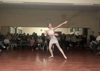 Κατερίνη: Η παράσταση «Όταν ο κύκνος ονειρεύεται» μάγεψε το κοινό στο Δημοτικό Ωδείο