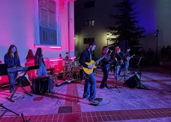 Με συναυλία έκλεισε η έκθεση τέχνης «Νιότη σε καμβά» στα Αικατερίνεια 2025