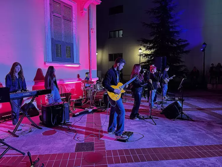 Με συναυλία έκλεισε η έκθεση τέχνης «Νιότη σε καμβά» στα Αικατερίνεια 2025