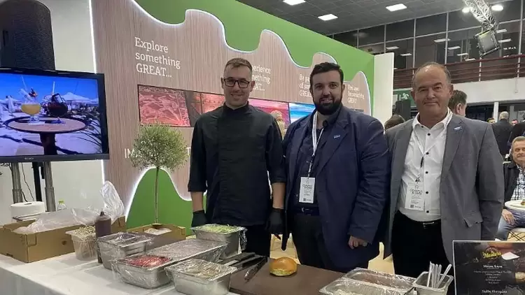 Μπέργκερ με μύδια Μακρυγιάλου, γαρίδα Πλαταμώνα και μαύρο χοίρο Ολύμπου στη Philoxenia