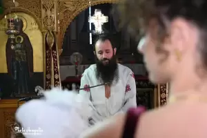 Όμορφη βάπτιση της Ιωάννας στον Λουτρό Αλεξάνδρειας – Ευχές στους γονείς