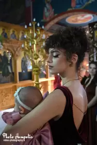 Όμορφη βάπτιση της Ιωάννας στον Λουτρό Αλεξάνδρειας – Ευχές στους γονείς