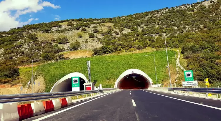 Πιερία: Κυκλοφοριακές ρυθμίσεις στην ΠΑΘΕ – Αποκλεισμοί σηράγγων Τ1 Τ2 Τ3 από Ευαγγελισμό έως Πλαταμώνα