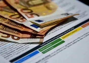 Πολιτική συγκράτησης από ΔΕΗ και μεγάλους παίκτες – Από 13,9 έως 26,4 λεπτά η κιλοβατώρα 