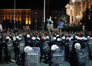 Σερβία: Ένταση επικράτησε μπροστά από το κοινοβούλιο της Σερβίας