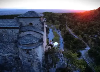 Στον Όλυμπο το «ιπτάμενο» πιάνο της Έλενας Ξυδιά – Μια μελωδία στην άκρη του γκρεμού