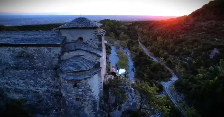 Στον Όλυμπο το «ιπτάμενο» πιάνο της Έλενας Ξυδιά – Μια μελωδία στην άκρη του γκρεμού Στον Όλυμπο το «ιπτάμενο» πιάνο της Έλενας Ξυδιά – Μια μελωδία στην άκρη του γκρεμού