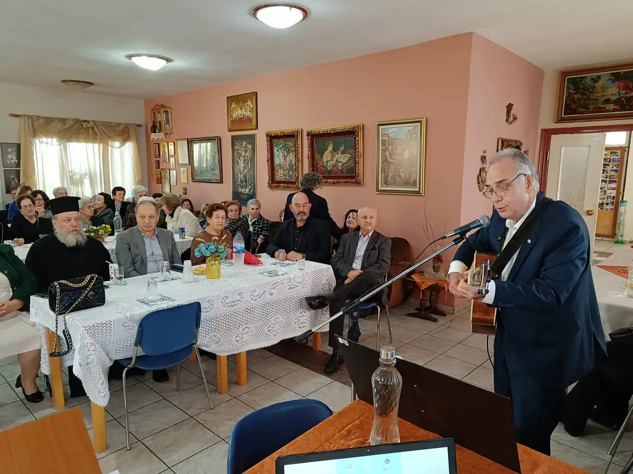 Συγκινητική εκδήλωση στον Κολινδρό με τον καθηγητή Φυσικής Αγωγής Αθανάσιο Ταλιαδούρο