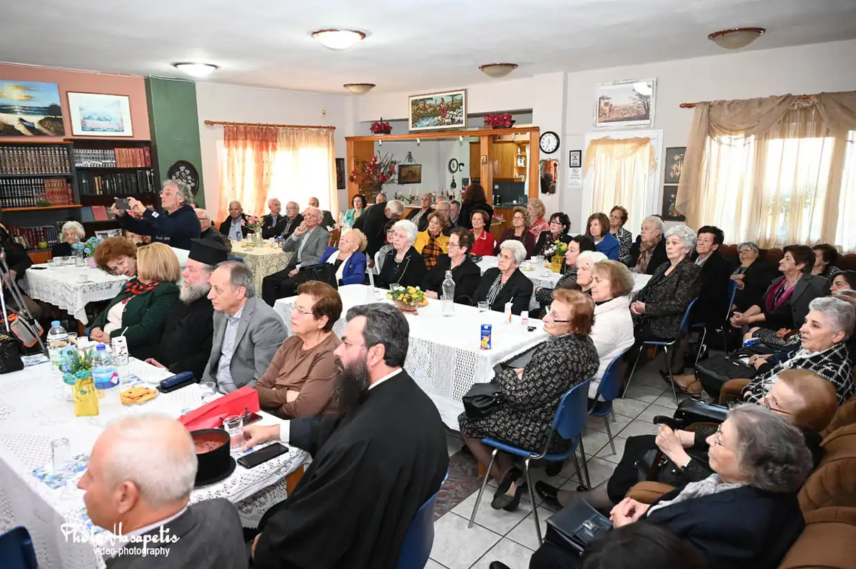 Συγκινητική εκδήλωση στον Κολινδρό με τον καθηγητή Φυσικής Αγωγής Αθανάσιο Ταλιαδούρο