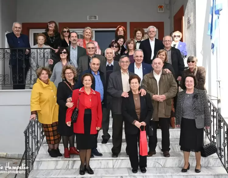 Συγκινητική εκδήλωση στον Κολινδρό με τον καθηγητή Φυσικής Αγωγής Αθανάσιο Ταλιαδούρο