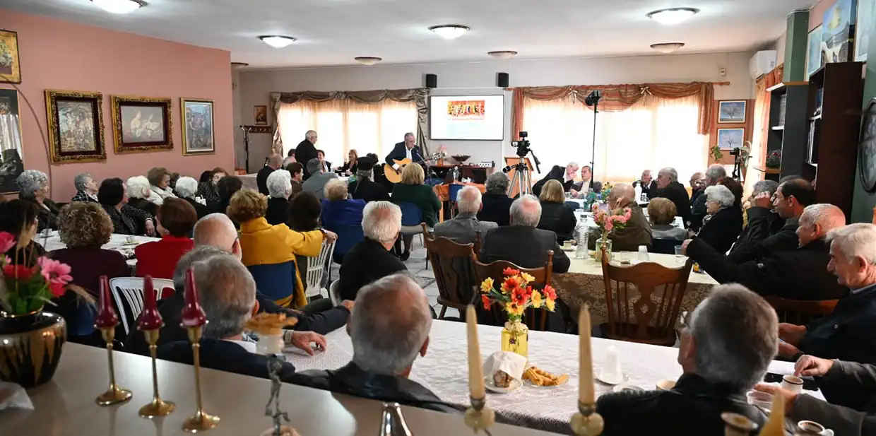 Συγκινητική εκδήλωση στον Κολινδρό με τον καθηγητή Φυσικής Αγωγής Αθανάσιο Ταλιαδούρο