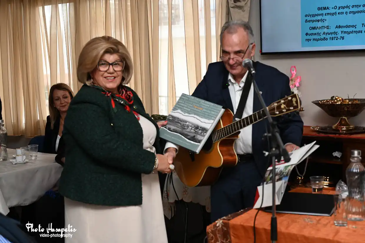 Συγκινητική εκδήλωση στον Κολινδρό με τον καθηγητή Φυσικής Αγωγής Αθανάσιο Ταλιαδούρο