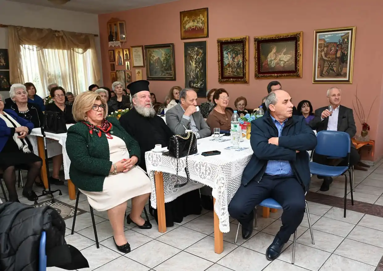 Συγκινητική εκδήλωση στον Κολινδρό με τον καθηγητή Φυσικής Αγωγής Αθανάσιο Ταλιαδούρο