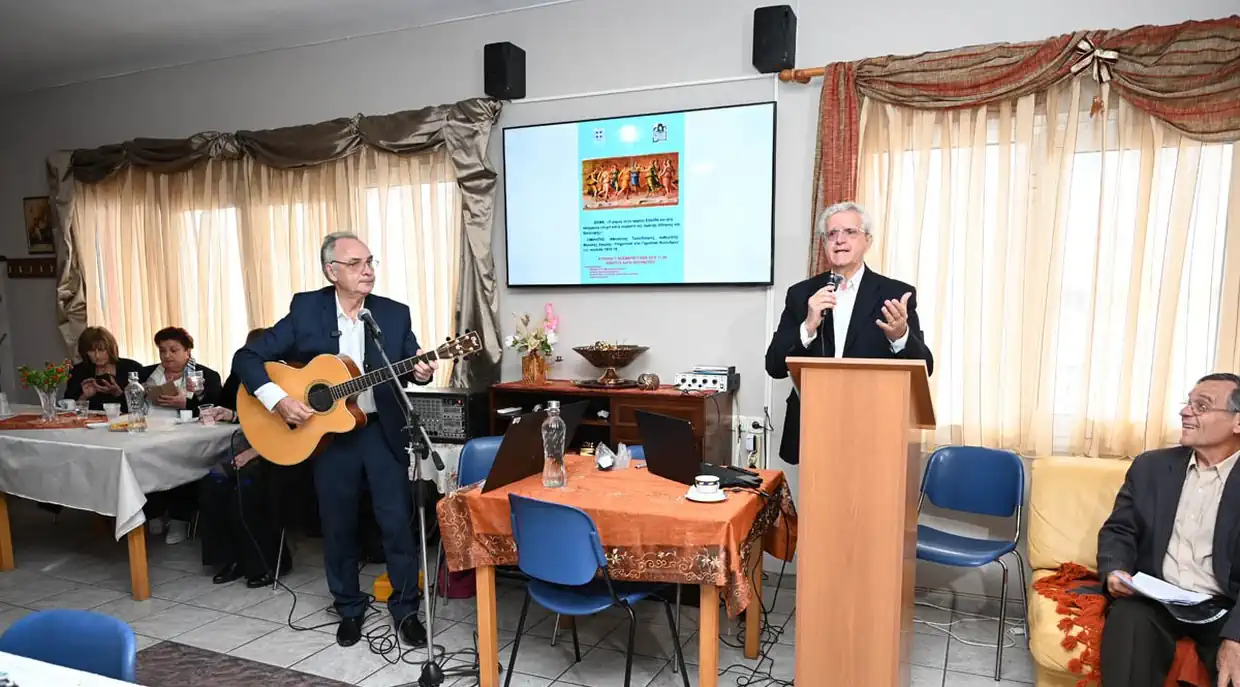 Συγκινητική εκδήλωση στον Κολινδρό με τον καθηγητή Φυσικής Αγωγής Αθανάσιο Ταλιαδούρο