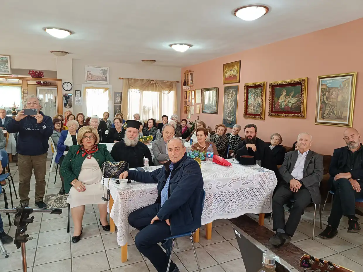 Συγκινητική εκδήλωση στον Κολινδρό με τον καθηγητή Φυσικής Αγωγής Αθανάσιο Ταλιαδούρο