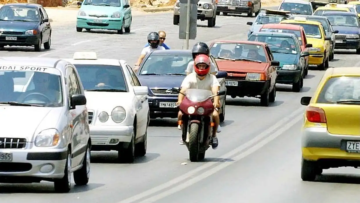 Θα «τελειώσουν» τα μισά των αυτοκινήτων που κυκλοφορούν στην Ελλάδα Θα «τελειώσουν» τα μισά των αυτοκινήτων που κυκλοφορούν στην Ελλάδα