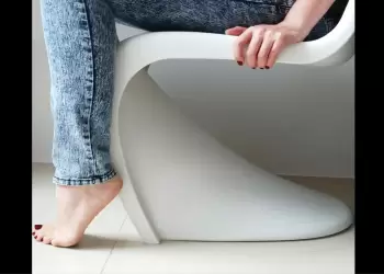 Ο ξεχασμένος μυς που καίει γλυκόζη και λίπος – Με μια απλή άσκηση ακόμα κι όταν καθόμαστε