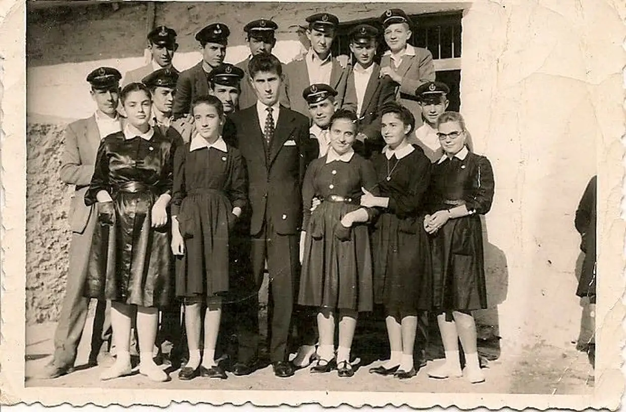 To μαθητικό πηλήκιο To μαθητικό πηλήκιο