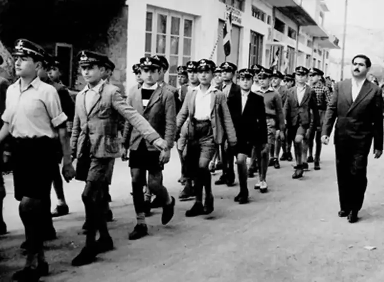 To μαθητικό πηλήκιο To μαθητικό πηλήκιο