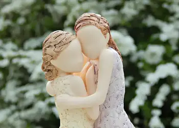 Η αγκαλιά θεραπεύει Η αγκαλιά θεραπεύει