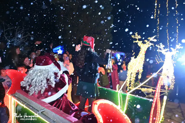 Άναμμα Χριστουγεννιάτικου δέντρου στο Αιγίνιο – Γιορτινή στιγμή στον Δήμο Πύδνας Κολινδρού