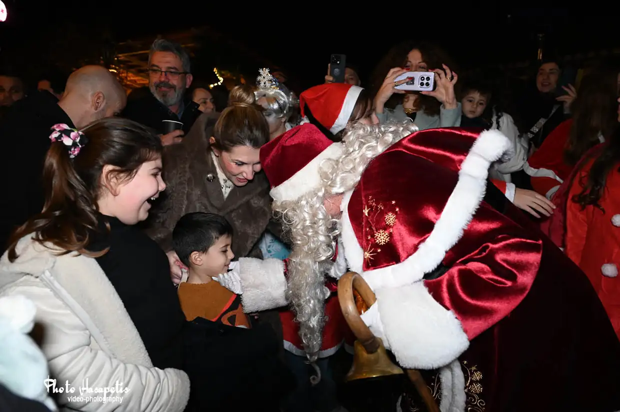 Βημα..τίζοντας: Άναμμα Χριστουγεννιάτικου δέντρου στο Αιγίνιο – Γιορτινή στιγμή στον Δήμο Πύδνας-Κολινδρού Άναμμα Χριστουγεννιάτικου δέντρου στο Αιγίνιο – Γιορτινή στιγμή στον Δήμο Πύδνας Κολινδρού