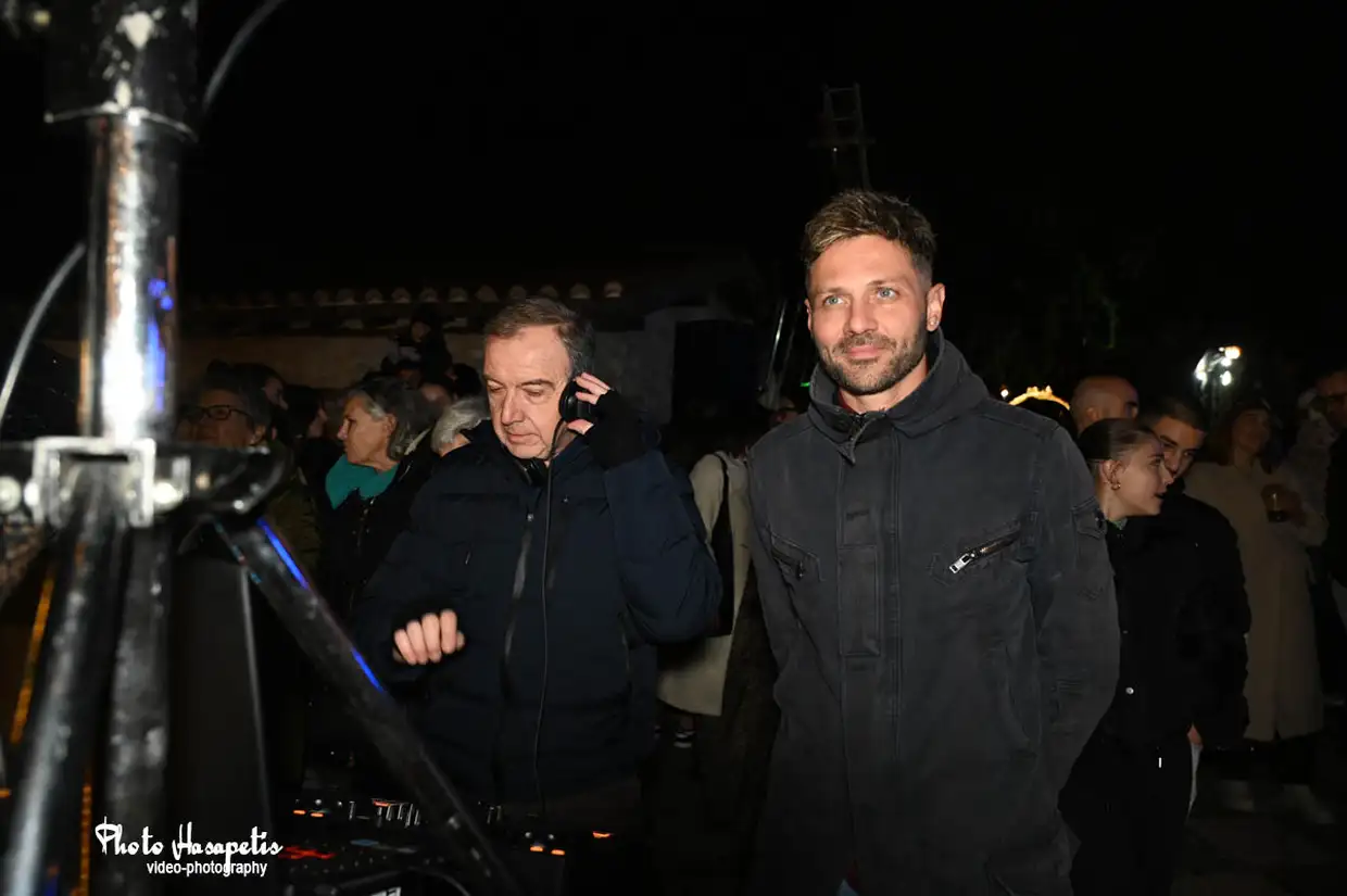 Βημα..τίζοντας: Άναμμα Χριστουγεννιάτικου δέντρου στο Αιγίνιο – Γιορτινή στιγμή στον Δήμο Πύδνας-Κολινδρού Άναμμα Χριστουγεννιάτικου δέντρου στο Αιγίνιο – Γιορτινή στιγμή στον Δήμο Πύδνας Κολινδρού