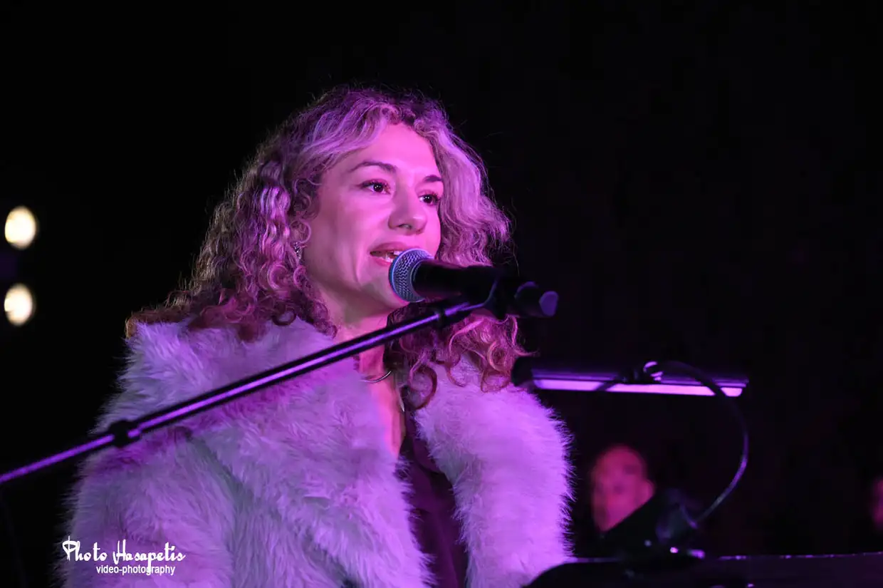 Βημα..τίζοντας: Άναμμα Χριστουγεννιάτικου δέντρου στο Αιγίνιο – Γιορτινή στιγμή στον Δήμο Πύδνας-Κολινδρού Άναμμα Χριστουγεννιάτικου δέντρου στο Αιγίνιο – Γιορτινή στιγμή στον Δήμο Πύδνας Κολινδρού