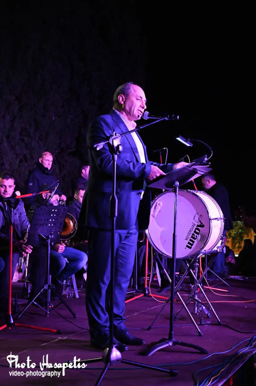 Βημα..τίζοντας: Άναμμα Χριστουγεννιάτικου δέντρου στο Αιγίνιο – Γιορτινή στιγμή στον Δήμο Πύδνας-Κολινδρού Άναμμα Χριστουγεννιάτικου δέντρου στο Αιγίνιο – Γιορτινή στιγμή στον Δήμο Πύδνας Κολινδρού