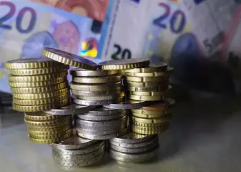 Ανατροπή στις ασφαλιστικές εισφορές από το 2026 – Τι αλλάζει τελικά