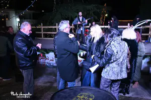 Η Αυλή του Άη Βασίλη στο Αιγίνιο Πιερίας γέμισε φως και χαμόγελα Η Αυλή του Άη Βασίλη στο Αιγίνιο Πιερίας γέμισε φως και χαμόγελα