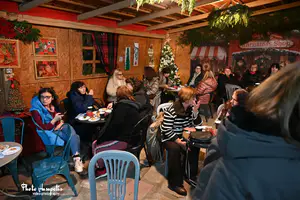 Η Αυλή του Άη Βασίλη στο Αιγίνιο Πιερίας γέμισε φως και χαμόγελα Η Αυλή του Άη Βασίλη στο Αιγίνιο Πιερίας γέμισε φως και χαμόγελα