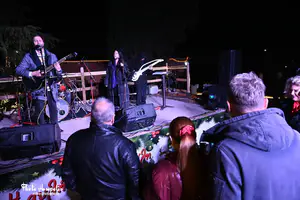 Η Αυλή του Άη Βασίλη στο Αιγίνιο Πιερίας γέμισε φως και χαμόγελα Η Αυλή του Άη Βασίλη στο Αιγίνιο Πιερίας γέμισε φως και χαμόγελα