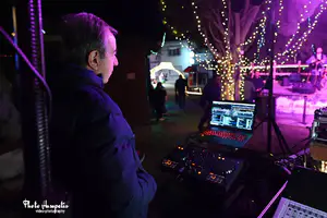 Η Αυλή του Άη Βασίλη στο Αιγίνιο Πιερίας γέμισε φως και χαμόγελα Η Αυλή του Άη Βασίλη στο Αιγίνιο Πιερίας γέμισε φως και χαμόγελα