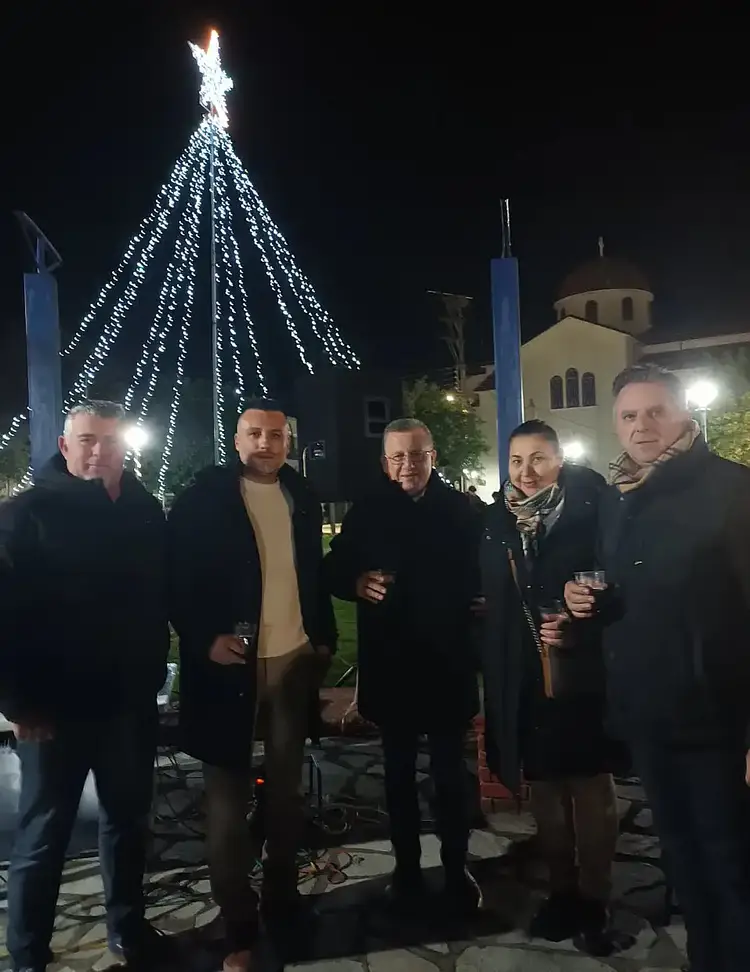 Κορινός: Φωταγωγήθηκε το χριστουγεννιάτικο δέντρο με γιορτινή ατμόσφαιρα και συμμετοχή πολιτών Αυτόματο προσχέδιο