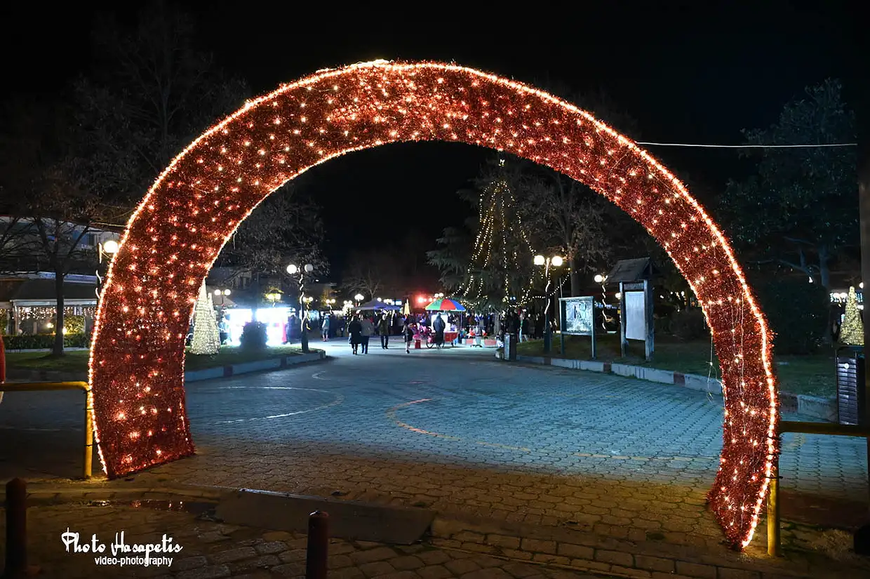 Η Αυλή του Άη Βασίλη στο Αιγίνιο Πιερίας (εικόνες) Αυτόματο προσχέδιο