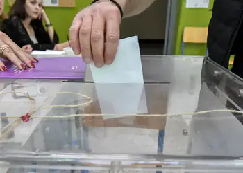 Δημοσκόπηση Interview: Σταθερά πάνω από 30% η ΝΔ – Τι απαντούν οι πολίτες στο δίλημμα Τσίπρας ή Καρυστιανού (πίνακες) Δημοσκόπηση Interview: Σταθερά πάνω από 30% η ΝΔ – Τι απαντούν οι πολίτες στο δίλημμα Τσίπρας ή Καρυστιανού