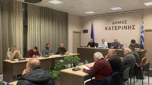 Δημοτικό Συμβούλιο Κατερίνης: Εντάσεις με επίκεντρο η μείωση τελών και η παραχώρηση κτηρίου σε ιδιώτες