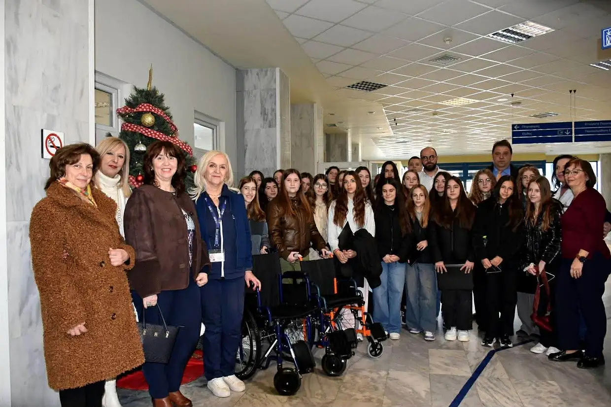 Έμπρακτη αλληλεγγύη από το 4ο Γυμνάσιο Κατερίνης Έμπρακτη αλληλεγγύη από το 4ο Γυμνάσιο Κατερίνης