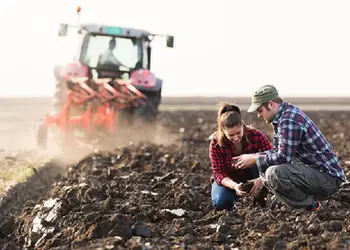 Εργαζόμενοι με ξεσκέπαστα μαγαζιά Εργαζόμενοι με ξεσκέπαστα μαγαζιά