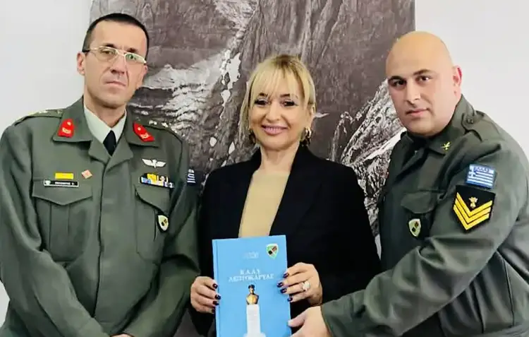 Εθιμοτυπική επίσκεψη του νέου Διοικητή των ΚΑΑΥ Λεπτοκαρυάς στην Αντιπεριφερειάρχη Πιερίας Εθιμοτυπική επίσκεψη του νέου Διοικητή των ΚΑΑΥ Λεπτοκαρυάς στην Αντιπεριφερειάρχη Πιερίας