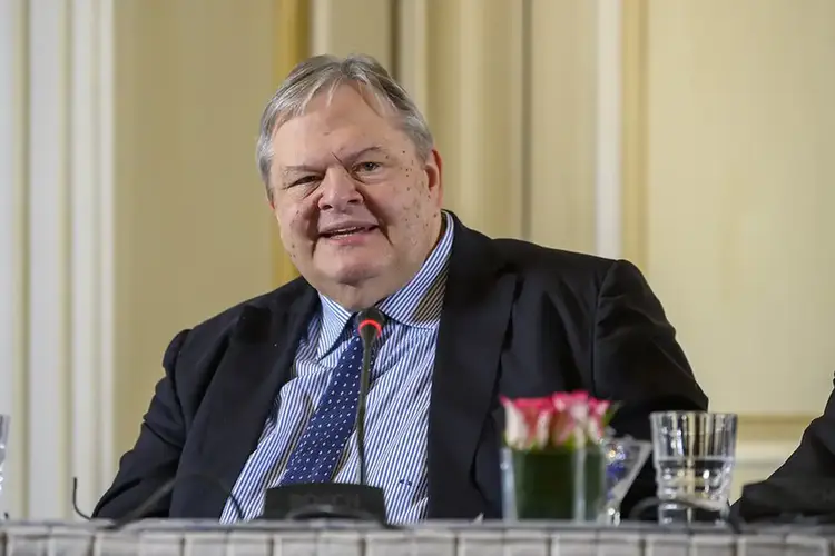 Ευάγγελος Βενιζέλος: Η αυτοδυναμία έχει κλείσει τον κύκλο της – Κυβέρνηση συνεργασίας Ευάγγελος Βενιζέλος: Η αυτοδυναμία έχει κλείσει τον κύκλο της – Κυβέρνηση συνεργασίας