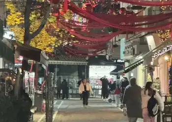 Βημα..τίζοντας: Κατερίνη: Η Αγίας Λαύρας ντύθηκε στα γιορτινά Κατερίνη: Η Αγίας Λαύρας ντύθηκε στα γιορτινά