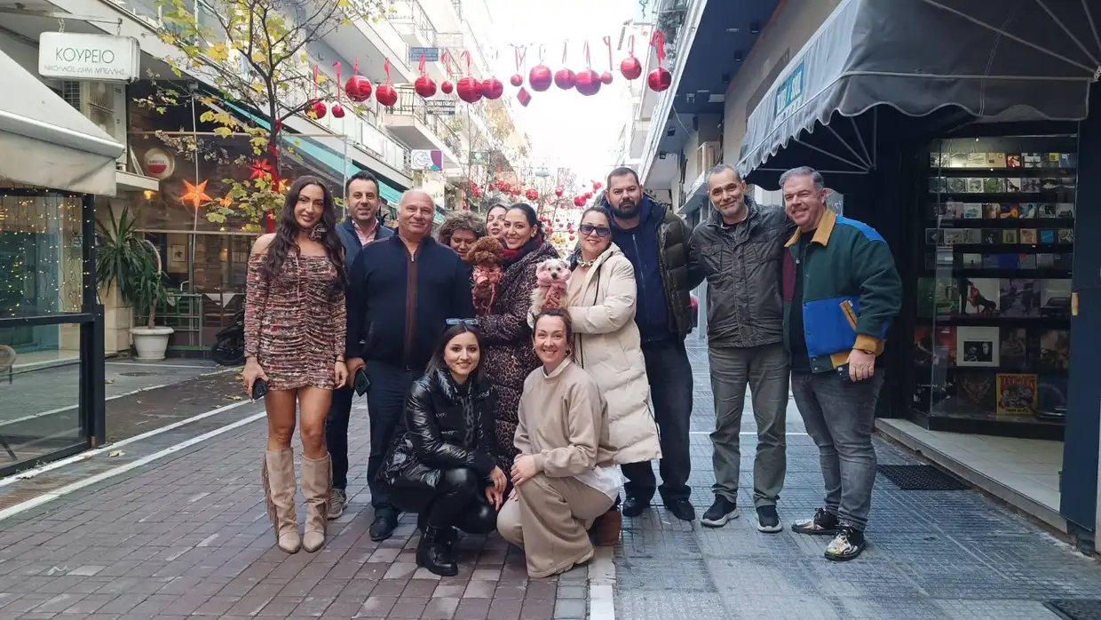 Βημα..τίζοντας: Κατερίνη: Η Αγίας Λαύρας ντύθηκε στα γιορτινά Κατερίνη: Η Αγίας Λαύρας ντύθηκε στα γιορτινά