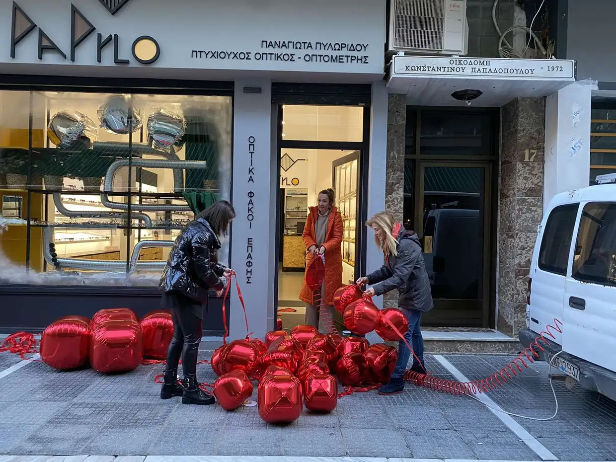 Βημα..τίζοντας: Κατερίνη: Η Αγίας Λαύρας ντύθηκε στα γιορτινά Κατερίνη: Η Αγίας Λαύρας ντύθηκε στα γιορτινά