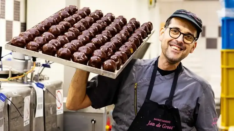 Μαύρη σοκολάτα: Χημική ουσία που μπορεί να επιβραδύνει τη γήρανση