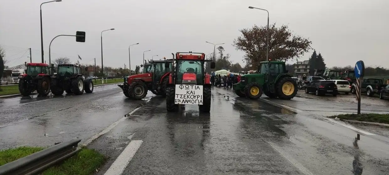 Νέα αγροτικά μπλόκα στη Βόρεια Ελλάδα – Κλιμακώνονται οι κινητοποιήσεις