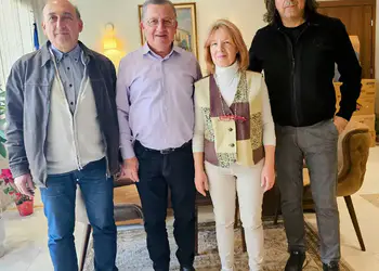 Η νέα Εκτελεστική Γραμματεία της ΑΔΕΔΥ Πιερίας στον Δήμαρχο Κατερίνης Η νέα Εκτελεστική Γραμματεία της ΑΔΕΔΥ Πιερίας στον Δήμαρχο Κατερίνης